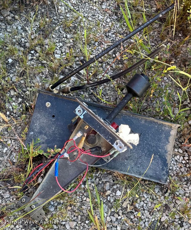 image for item EH7047 Heil HPT13.5YD16 dump truck bed and hoist 