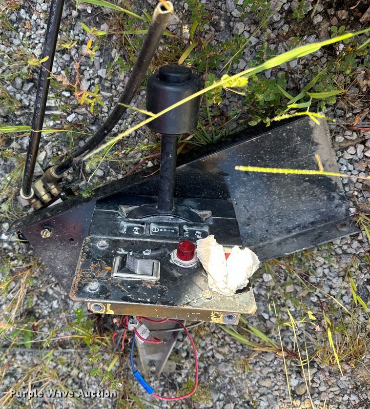 image for item EH7047 Heil HPT13.5YD16 dump truck bed and hoist 