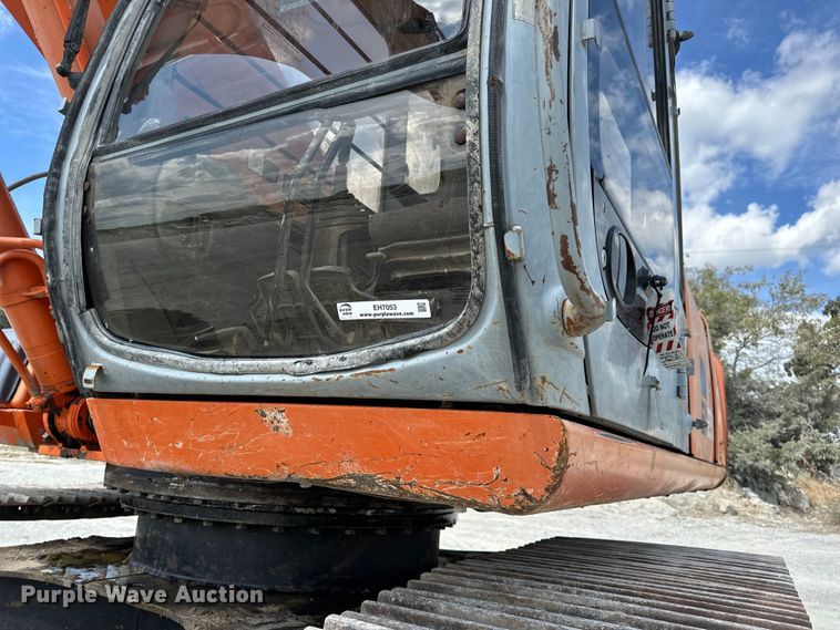 image for item EH7053 2001 Hitachi EX230LC-5 excavator