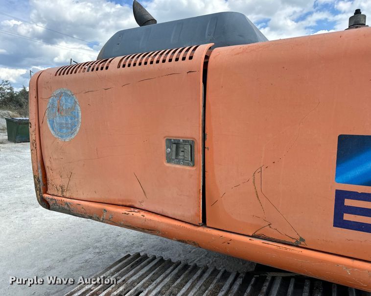 image for item EH7053 2001 Hitachi EX230LC-5 excavator