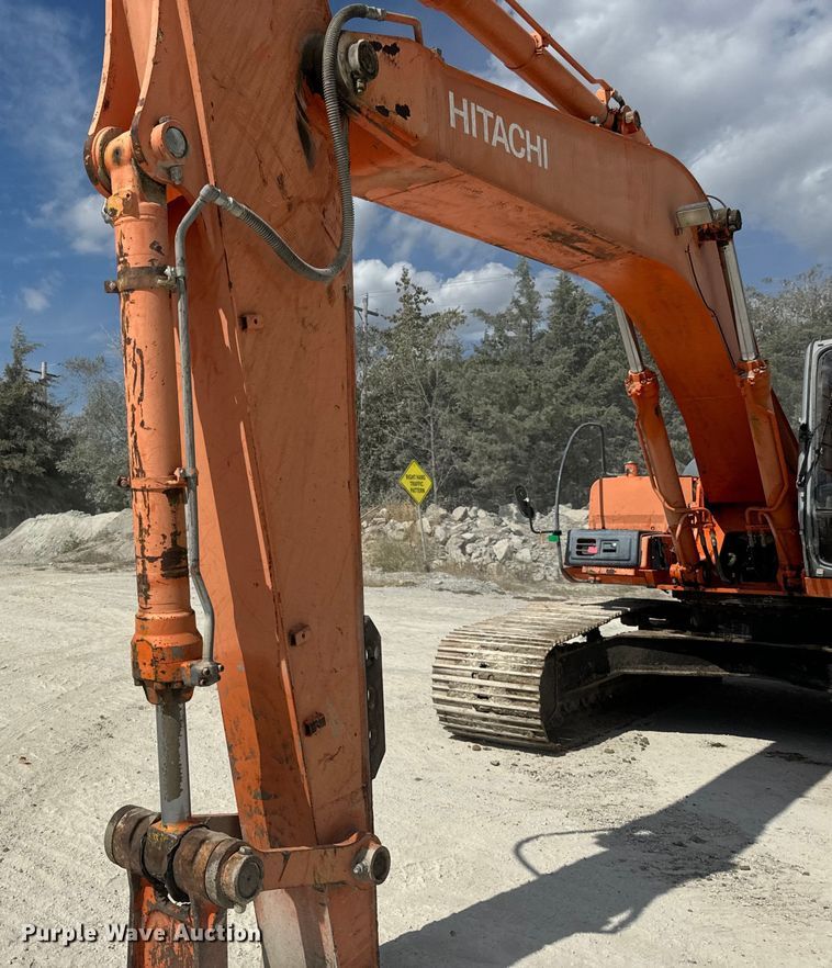 image for item EH7053 2001 Hitachi EX230LC-5 excavator