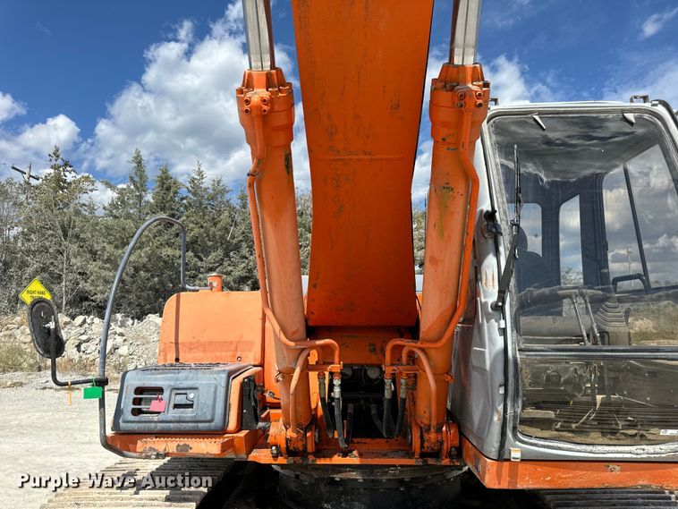 image for item EH7053 2001 Hitachi EX230LC-5 excavator