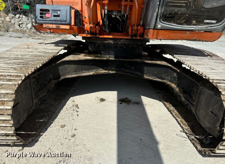 image for item EH7053 2001 Hitachi EX230LC-5 excavator