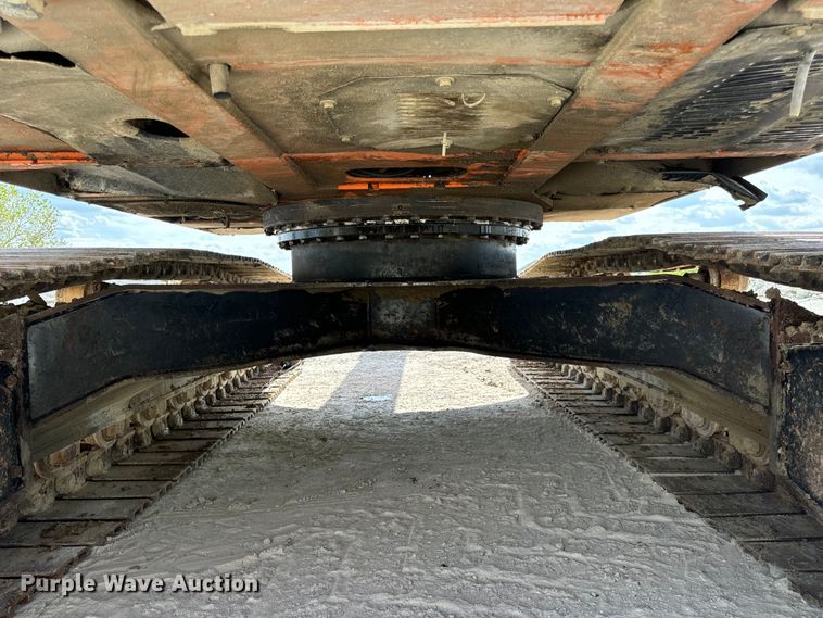 image for item EH7053 2001 Hitachi EX230LC-5 excavator