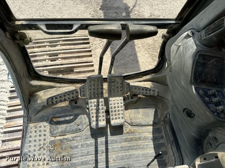 image for item EH7053 2001 Hitachi EX230LC-5 excavator