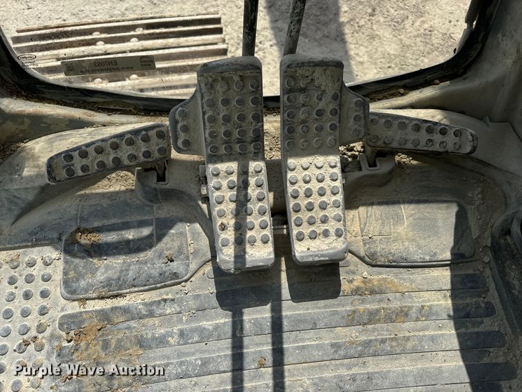 image for item EH7053 2001 Hitachi EX230LC-5 excavator