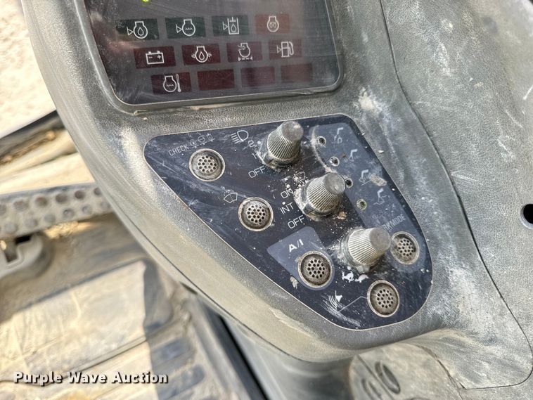 image for item EH7053 2001 Hitachi EX230LC-5 excavator