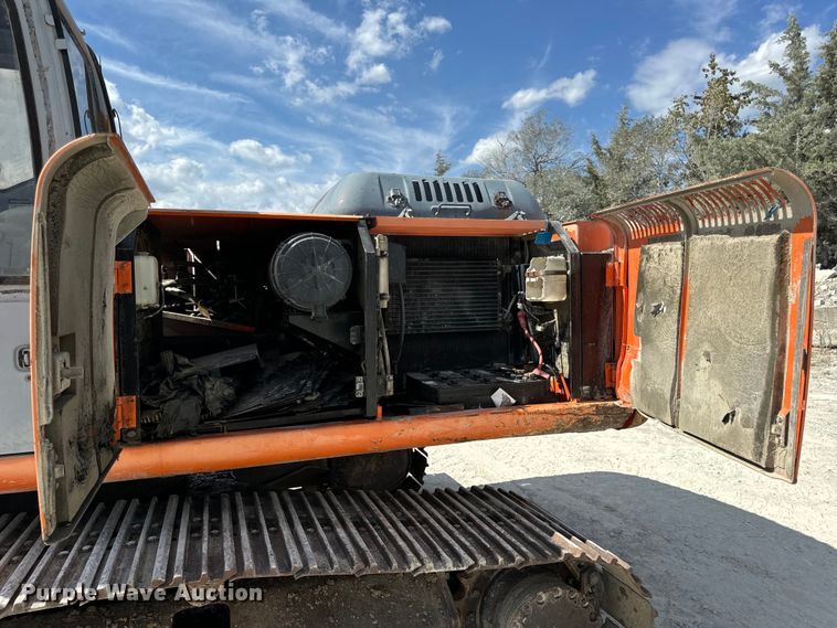 image for item EH7053 2001 Hitachi EX230LC-5 excavator