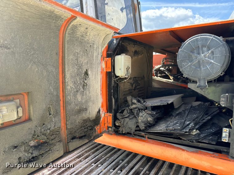 image for item EH7053 2001 Hitachi EX230LC-5 excavator