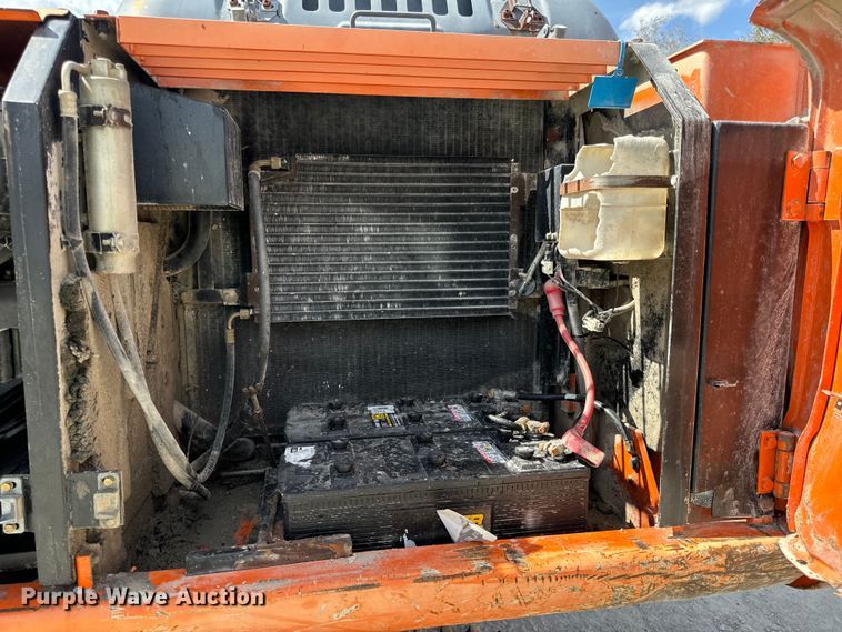 image for item EH7053 2001 Hitachi EX230LC-5 excavator