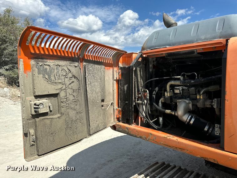 image for item EH7053 2001 Hitachi EX230LC-5 excavator