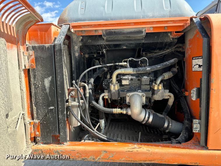 image for item EH7053 2001 Hitachi EX230LC-5 excavator