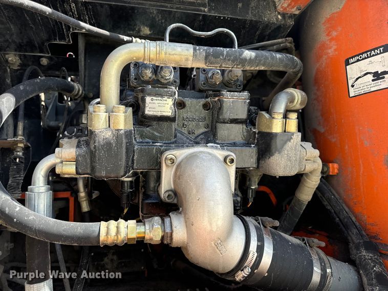 image for item EH7053 2001 Hitachi EX230LC-5 excavator