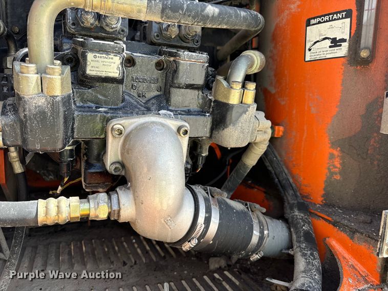 image for item EH7053 2001 Hitachi EX230LC-5 excavator