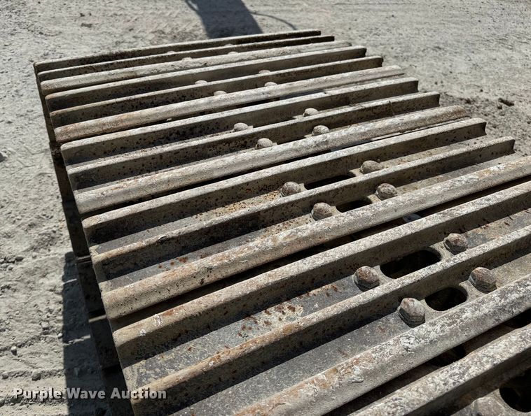 image for item EH7053 2001 Hitachi EX230LC-5 excavator