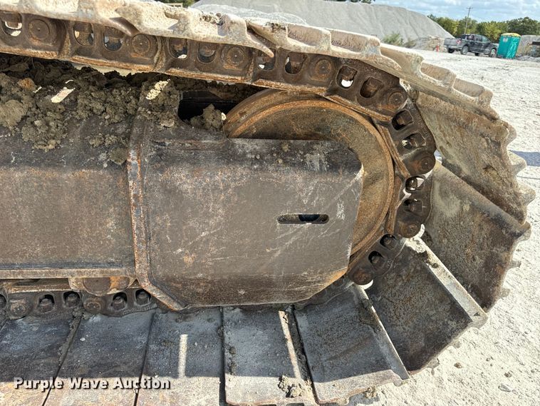 image for item EH7053 2001 Hitachi EX230LC-5 excavator