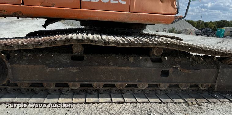 image for item EH7053 2001 Hitachi EX230LC-5 excavator