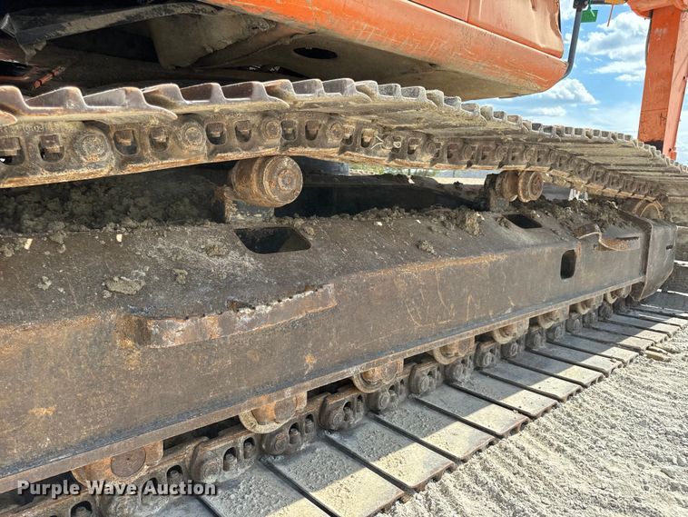 image for item EH7053 2001 Hitachi EX230LC-5 excavator