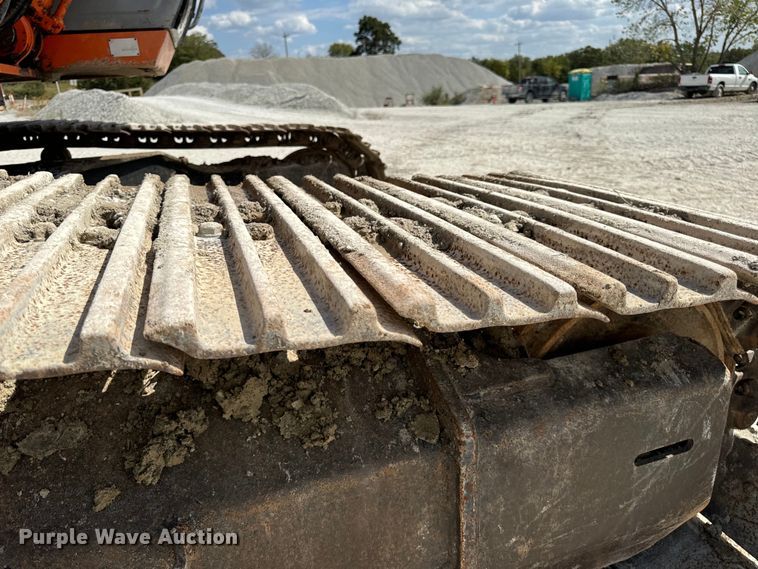 image for item EH7053 2001 Hitachi EX230LC-5 excavator