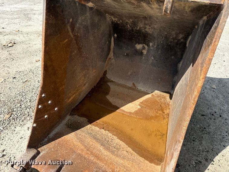 image for item EH7053 2001 Hitachi EX230LC-5 excavator