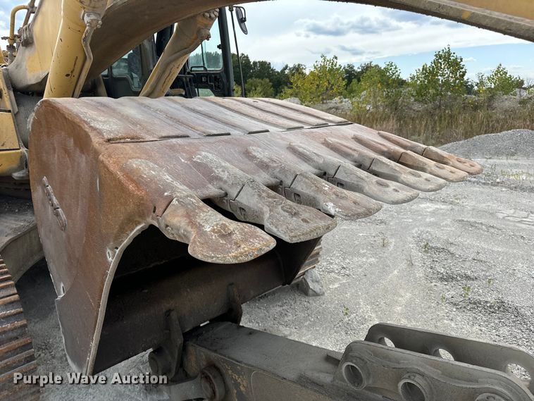 image for item EH7054 1997 Komatsu PC300LC-6LC excavator