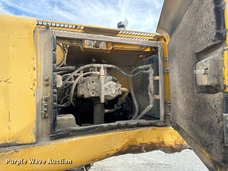image for item EH7054 1997 Komatsu PC300LC-6LC excavator