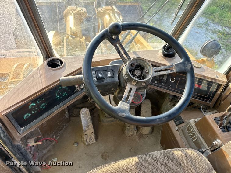 image for item EH7056 1995 Caterpillar  980F Series II wheel loader