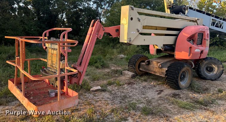 image for item EH7057 2002 JLG 450AJ SII boom lift