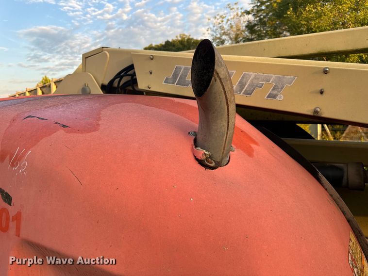 image for item EH7057 2002 JLG 450AJ SII boom lift