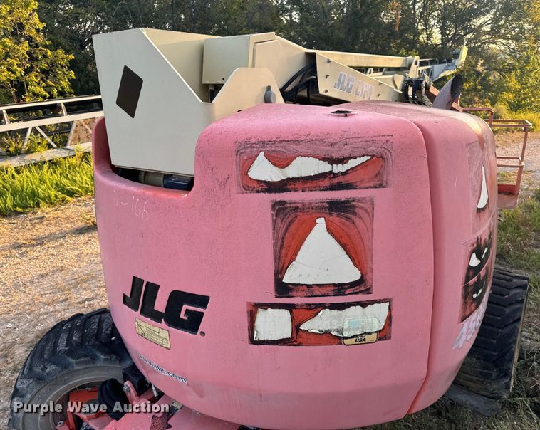 image for item EH7057 2002 JLG 450AJ SII boom lift