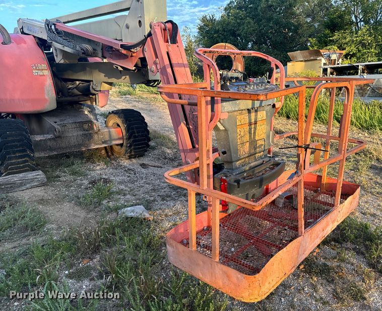 image for item EH7057 2002 JLG 450AJ SII boom lift