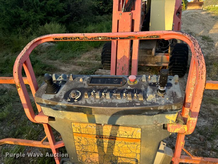 image for item EH7057 2002 JLG 450AJ SII boom lift