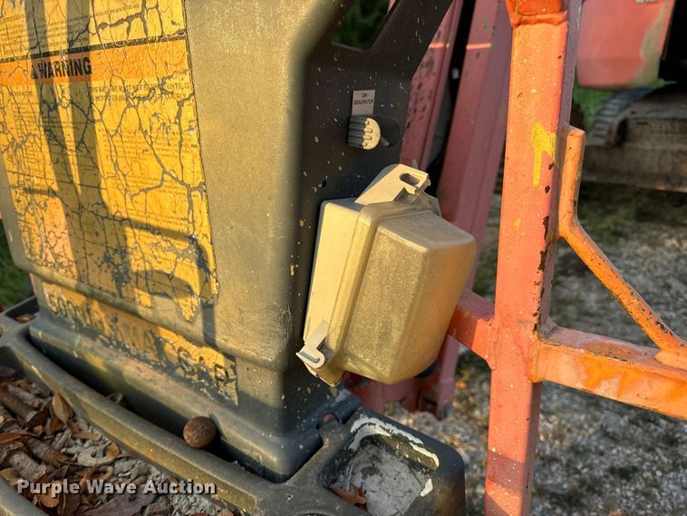 image for item EH7057 2002 JLG 450AJ SII boom lift