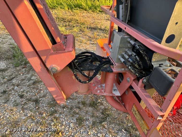 image for item EH7057 2002 JLG 450AJ SII boom lift