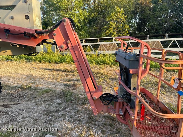 image for item EH7057 2002 JLG 450AJ SII boom lift