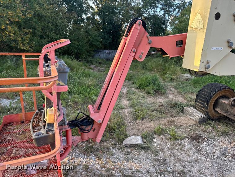 image for item EH7057 2002 JLG 450AJ SII boom lift