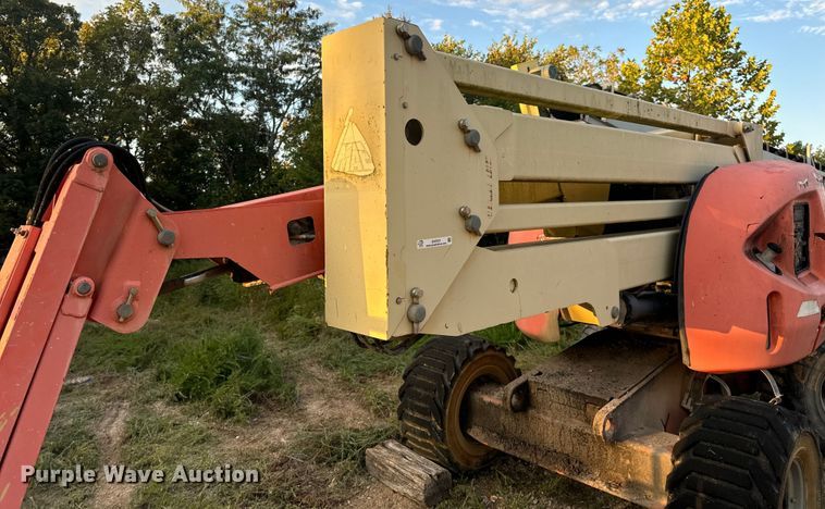image for item EH7057 2002 JLG 450AJ SII boom lift