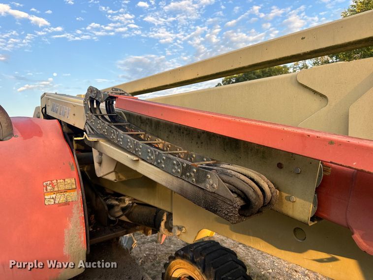 image for item EH7057 2002 JLG 450AJ SII boom lift