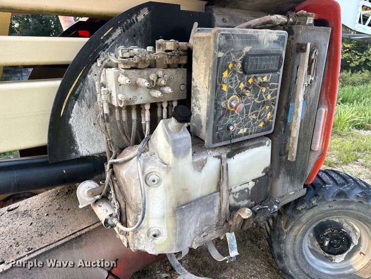 image for item EH7057 2002 JLG 450AJ SII boom lift
