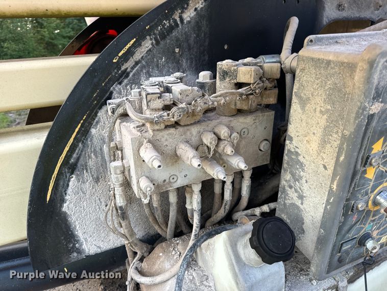 image for item EH7057 2002 JLG 450AJ SII boom lift