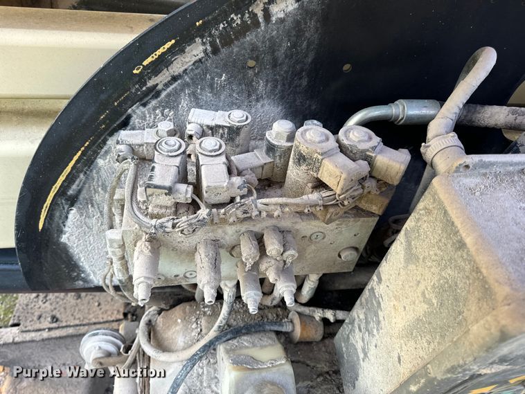 image for item EH7057 2002 JLG 450AJ SII boom lift