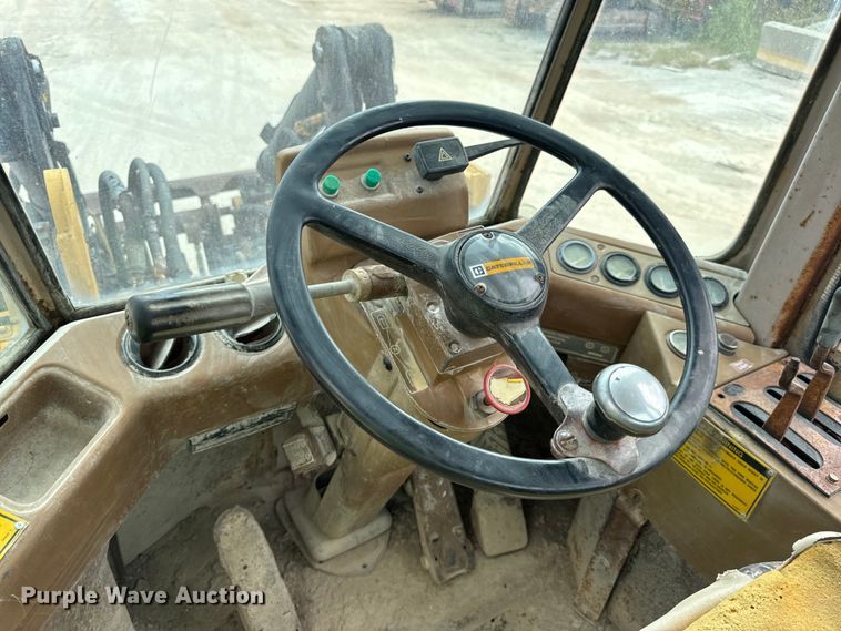 image for item EH7063 1989 Caterpillar IT28B wheel loader