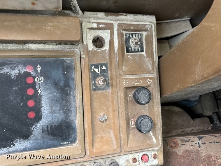 image for item EH7063 1989 Caterpillar IT28B wheel loader