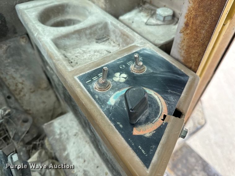 image for item EH7063 1989 Caterpillar IT28B wheel loader