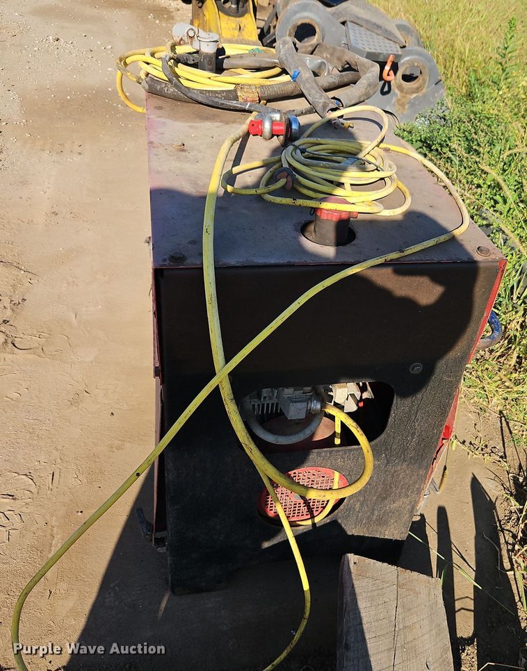 image for item EI8381  40