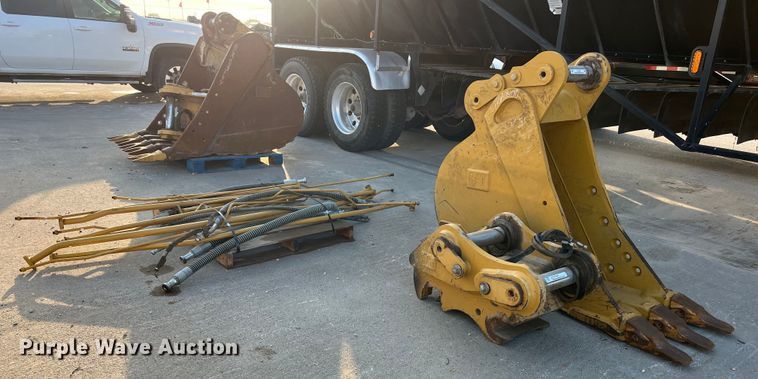 image for item EJ3020 Caterpillar  excavator bucket