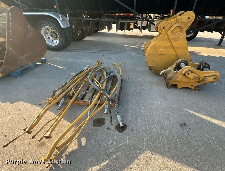 image for item EJ3020 Caterpillar  excavator bucket