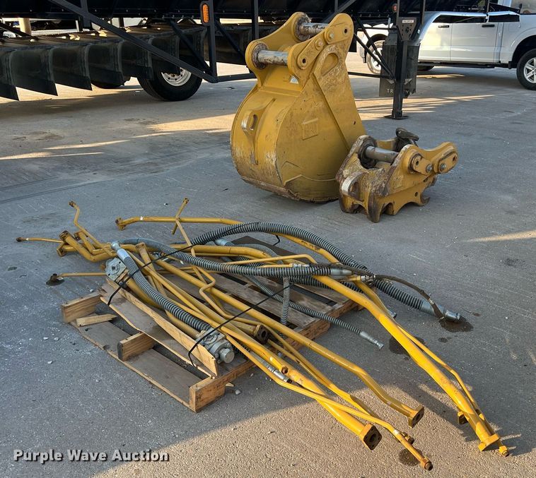 image for item EJ3020 Caterpillar  excavator bucket