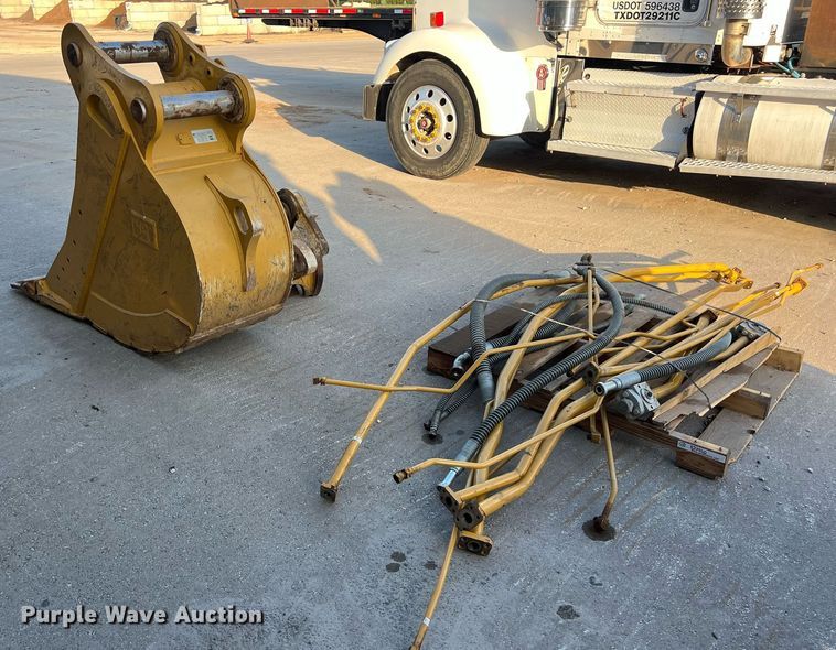 image for item EJ3020 Caterpillar  excavator bucket