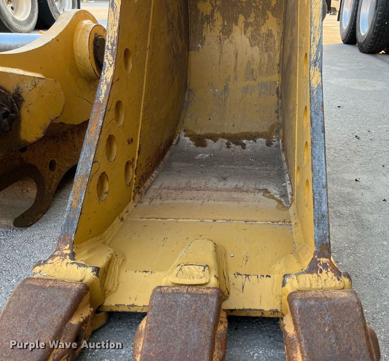 image for item EJ3020 Caterpillar  excavator bucket